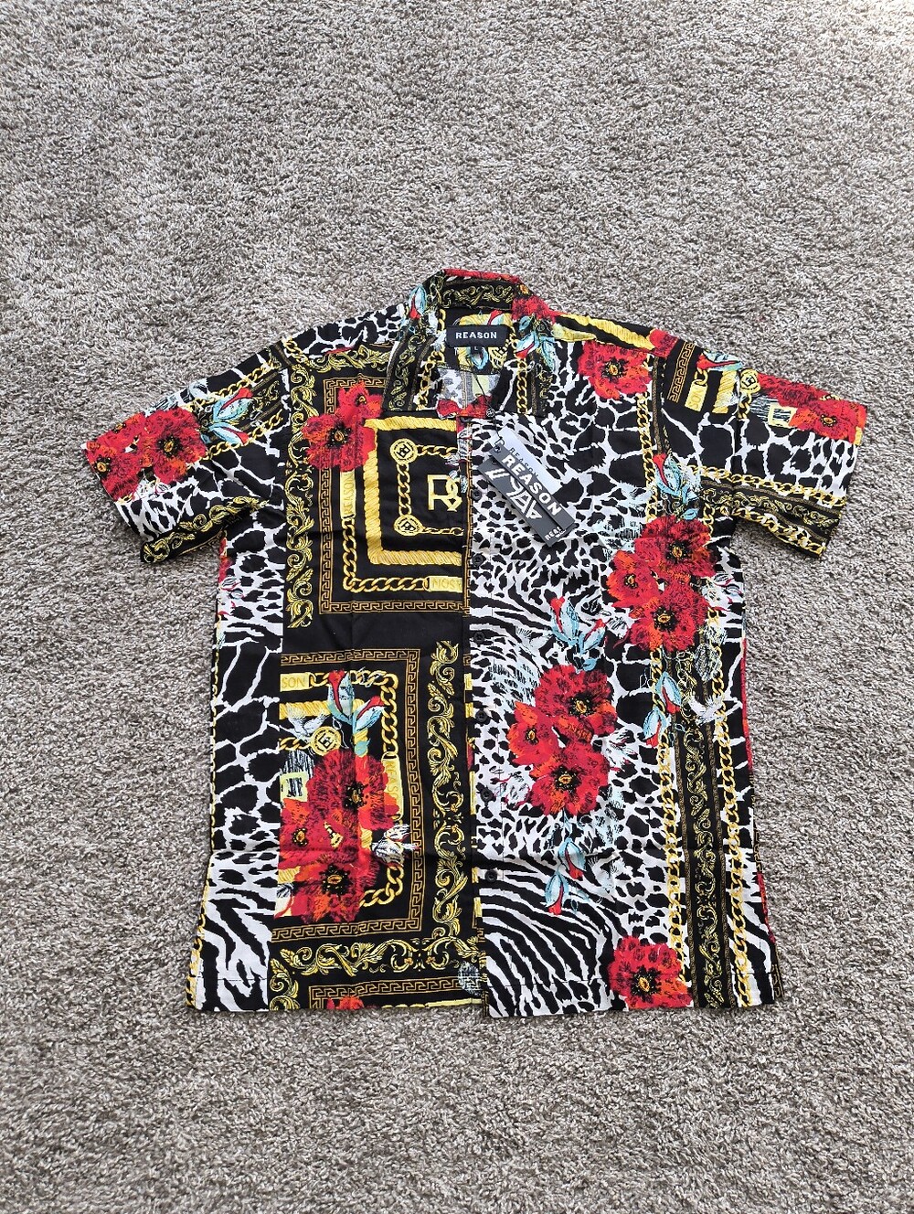 Mens Reason brand Short Sleeve Shirt Size Large, Run small fit like a medium